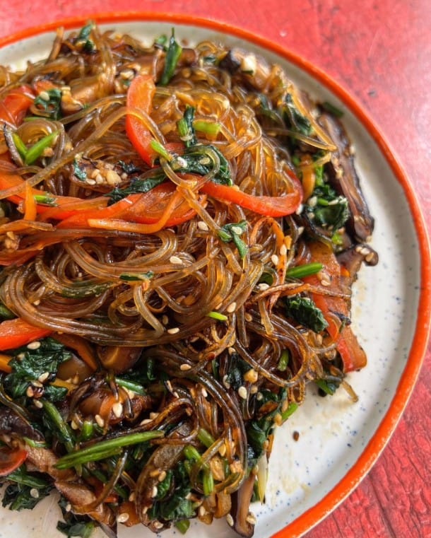 Noodles met zelfgemaakte Japchae saus @schoolofwok